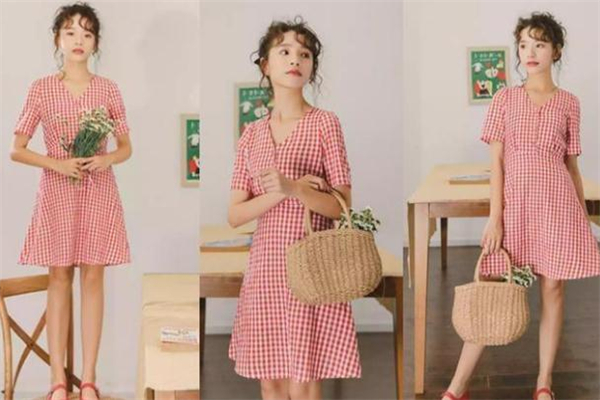 红色格子连衣裙配什么外套好看,冬季红色连衣裙