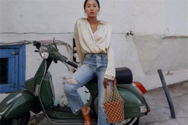 丝绸衬衫怎么搭配,丝绒衬衫搭配什么裤子