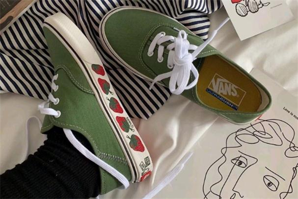 vans小草莓真假对比,vans小草莓印花掉了