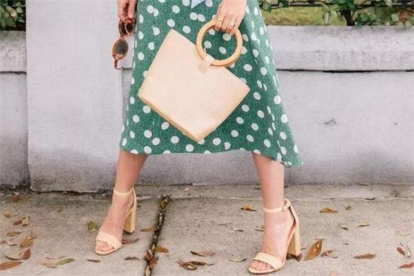 一字带凉鞋品牌,一字凉鞋女