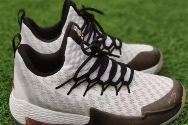 匹克闪电2019实战测评,匹克态极闪电2020测评