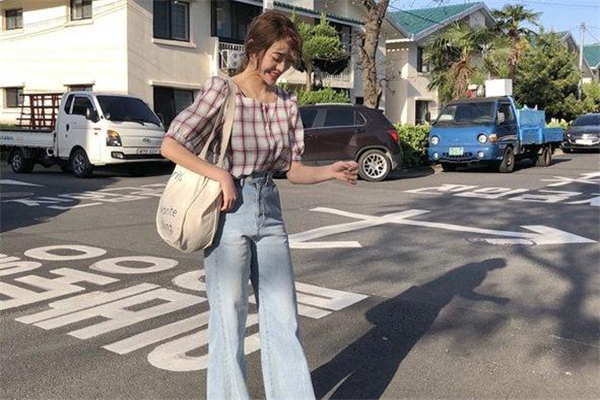 泡泡袖衣服搭配什么裤子,泡泡袖上衣怎么搭配