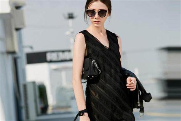 手臂粗可以穿无袖吗,穿无袖连衣裙手臂太粗怎么办