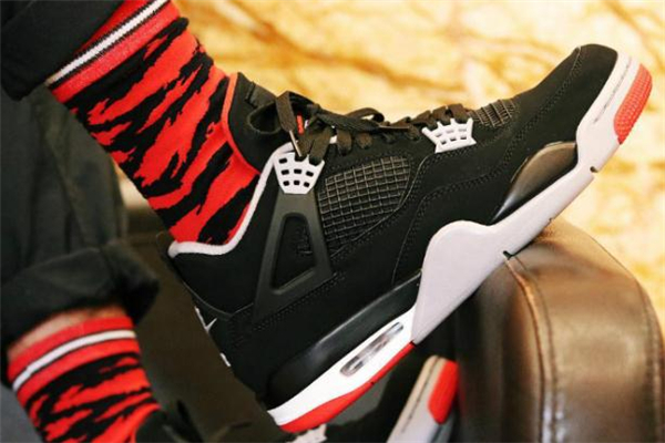 aj4黑红真假对比2019,aj4白红复刻2020估价