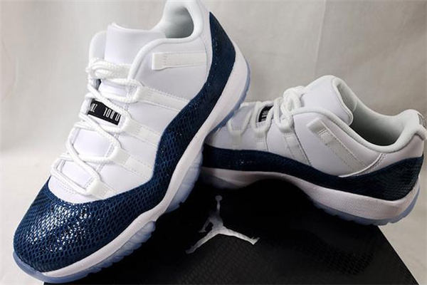 aj11low蓝蛇偏码吗,aj11白蛇偏码吗