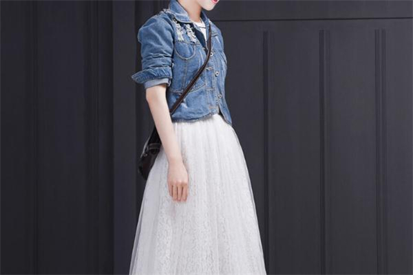 半身纱裙搭什么衣服好,小个子适合穿半身纱裙