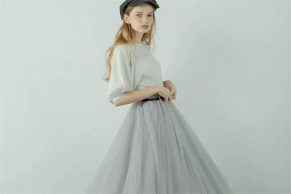 下半身胖适合穿纱裙吗,胖人穿半身纱裙好看吗