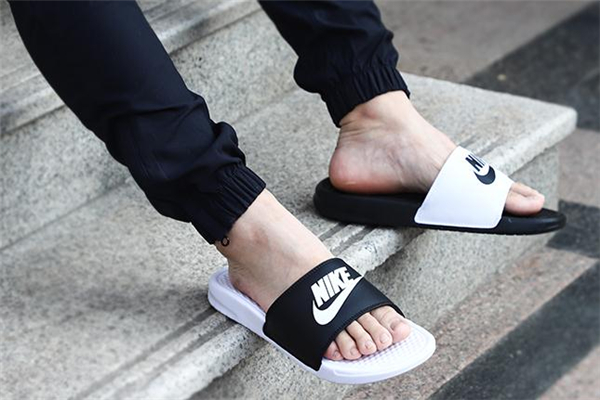 nike拖鞋沾水变臭怎么解决,耐克海绵拖鞋臭怎么办