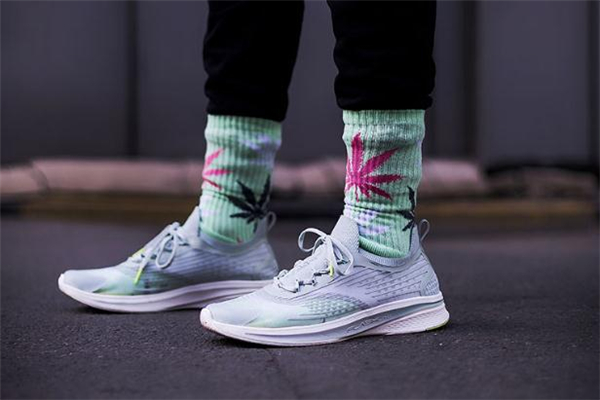 安踏氢跑鞋好不好,安踏泡泡跑鞋和氢跑鞋