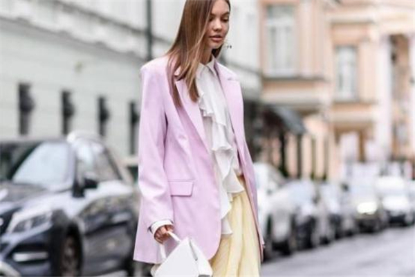 衬衫搭配西装外套女,西装配什么衬衫