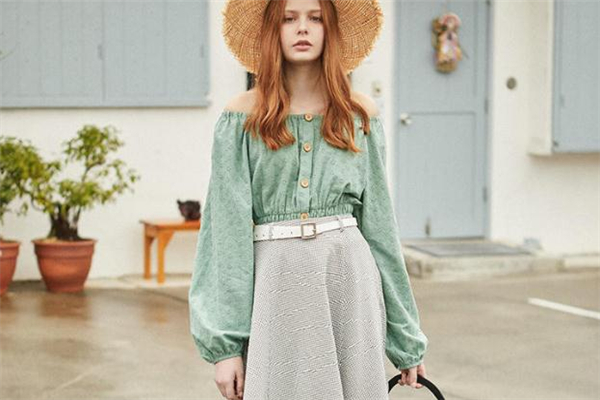 薄荷绿上衣搭配什么颜色下衣,薄荷绿毛衣搭配什么颜色裙子