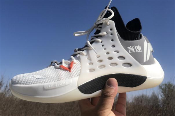 李宁驭帅11和音速8哪一个好,音速7和驭帅13