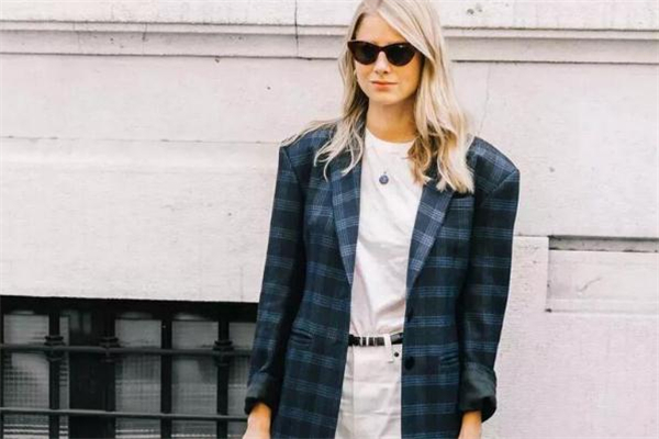 白色短袖t恤,白色紧身t恤