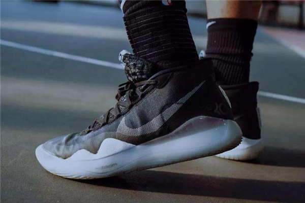 kd11容易崴脚吗,kd13容易崴脚吗?