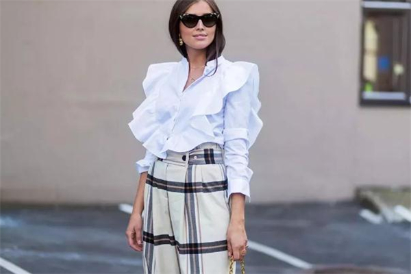 宫廷风衬衫搭什么最好看,衬衫如何穿搭更时尚呐?