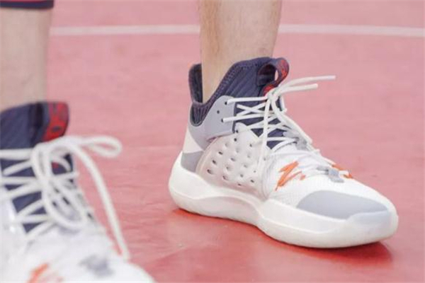 李宁音速7偏码吗,李宁音速8偏码吗