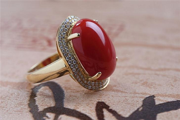 红珊瑚戒指怎么保养亮,红珊瑚戒指的保养
