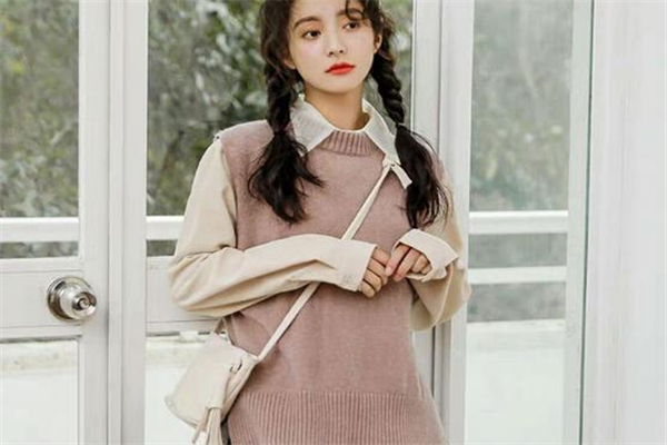 浅粉色针织马甲内搭什么颜色,浅粉色针织马甲搭配什么衣服好看? 浅粉色针织马甲内搭什么颜色,浅粉色针织马甲搭配什么衣服好看?