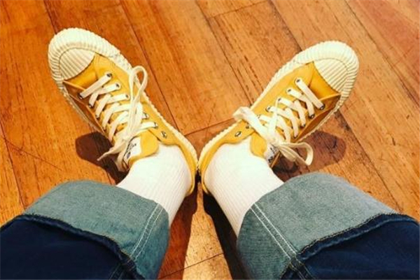 饼干鞋和匡威哪个好看,匡威鞋好吗