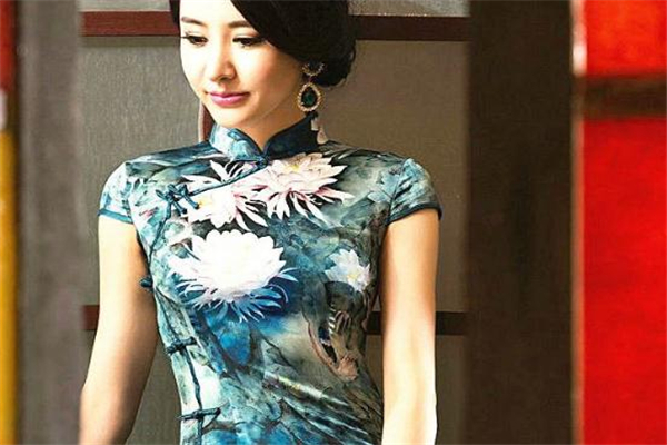 旗袍是什么族,旗袍是哪个民族的服饰演变而来