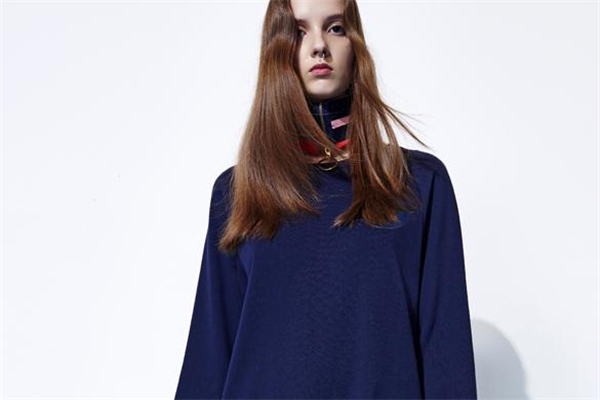 深蓝色衣服配什么颜色好看图片,深蓝色衣服配什么颜色最好看