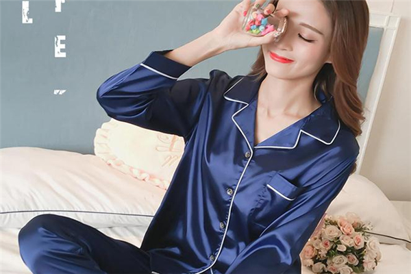 真丝衣物可以用沐浴露洗吗,真丝睡衣用什么洗 真丝衣物可以用沐浴露洗吗,真丝睡衣用什么洗