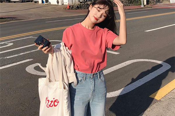 纯棉T恤可以甩干吗,纯棉的衣服可以甩干吗 纯棉T恤可以甩干吗,纯棉的衣服可以甩干吗