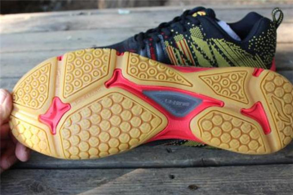 篮球鞋tpu是什么样子的,篮球鞋tpu鞋面的优缺点