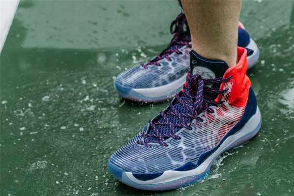 李宁驭帅11和14哪个好,李宁的驭帅11怎么样