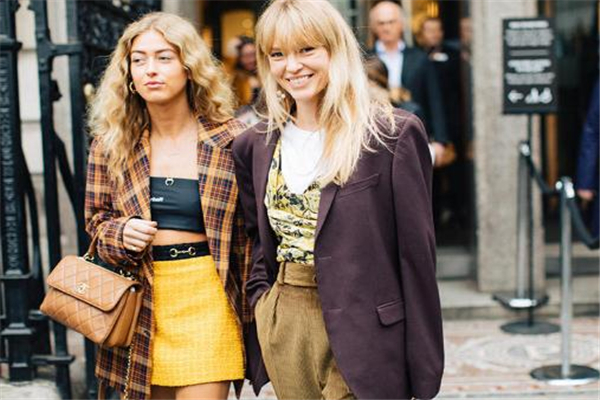 干练小西装超短裙美女套图,干练小西装