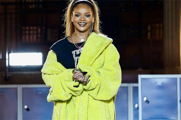 荧光色外套怎么搭配图,荧光色外套怎么搭配显得高档