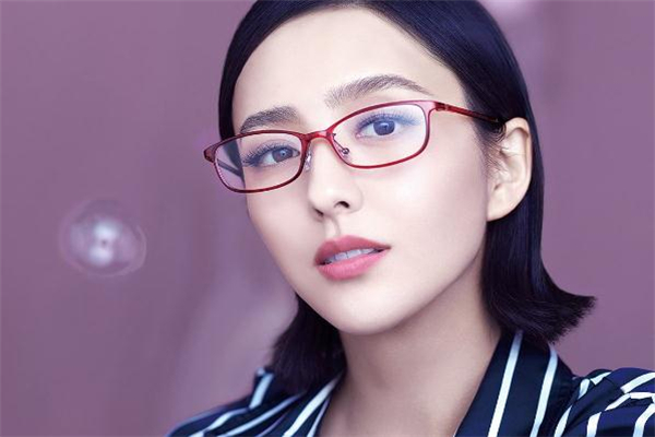 派丽蒙眼镜什么档次TR材质82423,派丽蒙眼镜什么档次