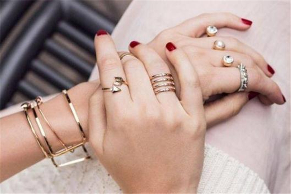 戒指可以叠戴吗,戒指叠戴含义