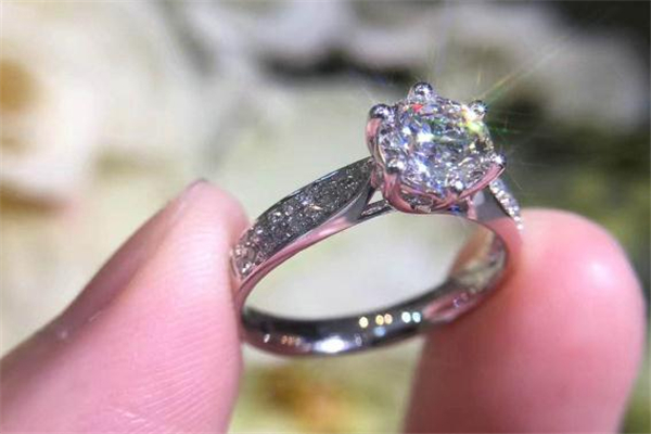 70分钻戒的寓意,70分钻戒代表什么寓意