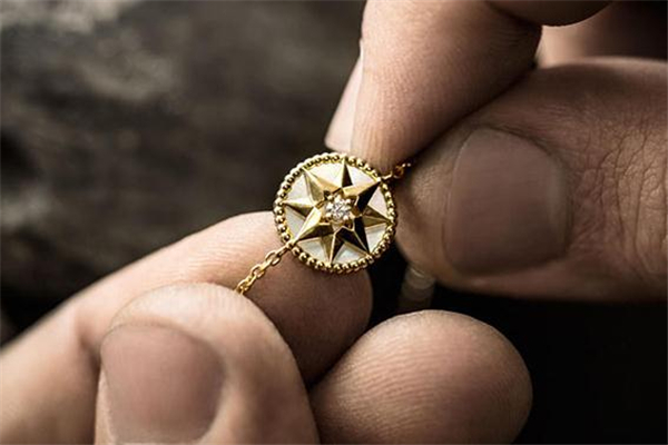 迪奥八芒星项链价格,迪奥八芒星项链图片 迪奥八芒星项链价格,迪奥八芒星项链图片