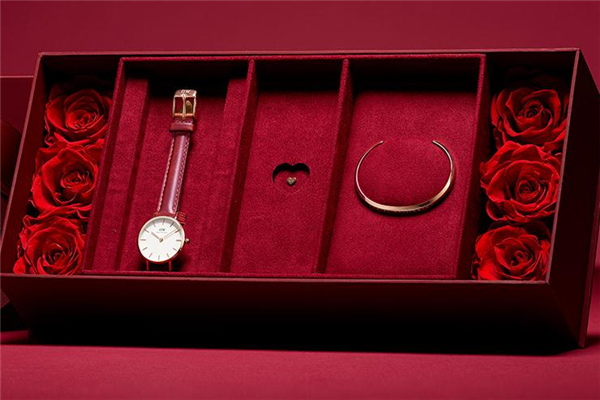 dw情人节限量手表,dw女士五件套礼盒多少钱