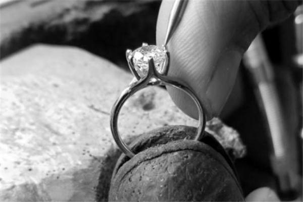 wh珠宝品牌,hw是什么牌子的珠宝