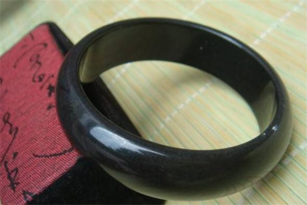 和田玉黑青玉值钱吗,和田玉青玉值钱吗