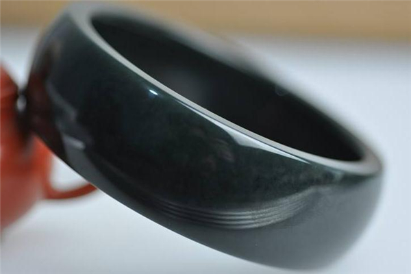 黑青玉和黑碧玉的区别,黑碧玉和黑青玉哪个值钱