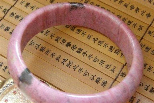 桃花玉价格都是多少,怎样鉴别桃花玉和桃花石