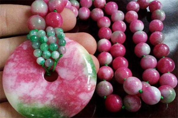 桃花玉是什么玉?,桃花玉是天然的吗 桃花玉是什么玉?,桃花玉是天然的吗