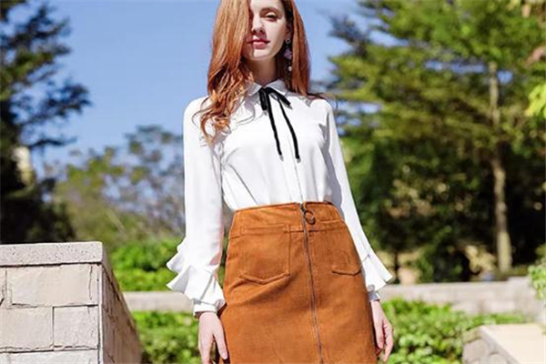 白色a字裙如何搭配,白色a字裙