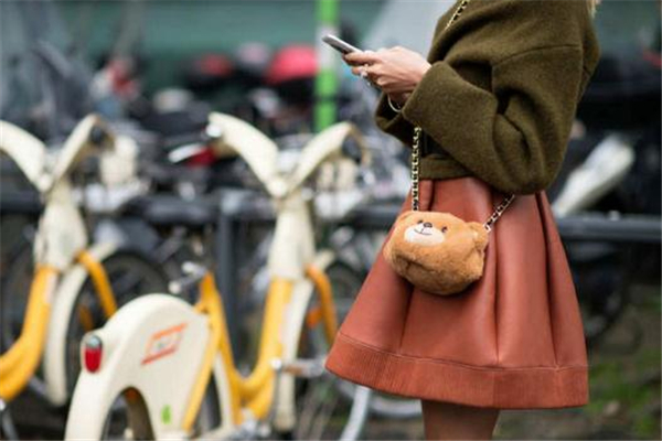 羽绒服斜挎包,小包质感斜挎 小包包