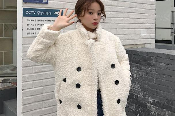 羊剪绒大衣怎样清洗,皮毛一体颗粒绒大衣怎么清洗