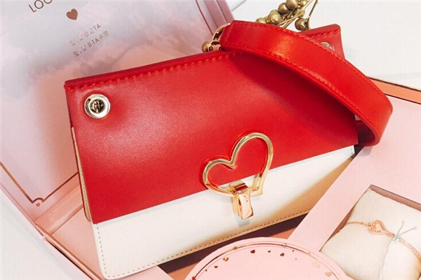 小ck情人节限定包2020多少钱,小ck情人节限定爱心包2019