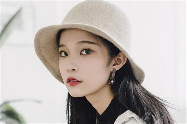 圆脸戴渔夫帽好看吗,圆脸戴渔夫帽怎么扎头发