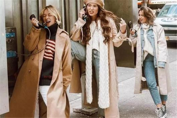 燕麦色大衣搭配什么颜色的内搭,蓝色呢子大衣
