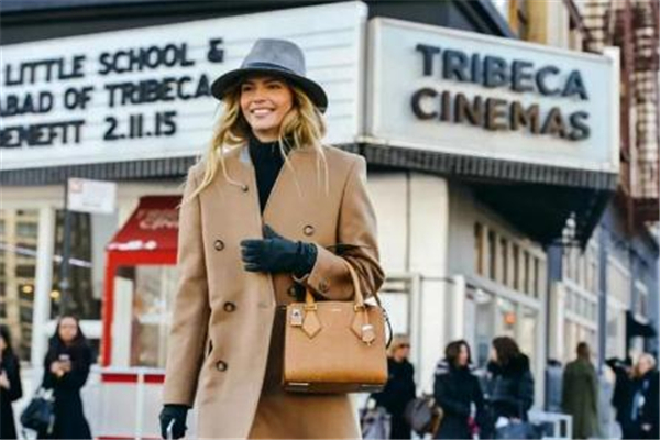 毛领呢子大衣怎么搭配,大领毛呢大衣怎么搭配