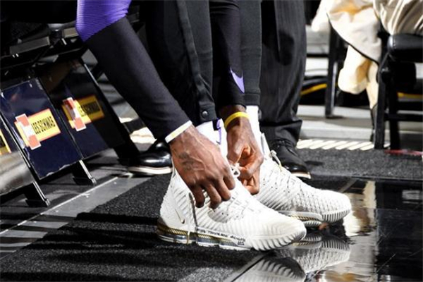 詹姆斯17,詹17适合后卫吗