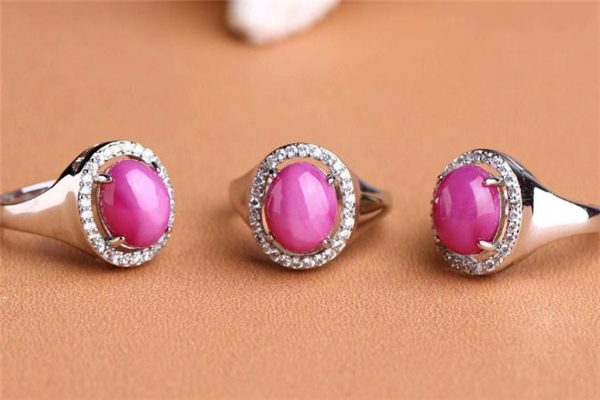 星光红宝石值钱吗,星光红宝石和红宝石哪个值钱